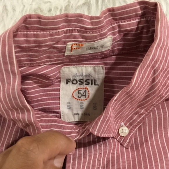 Fossil men’s red white striped classic fit button down shirt size small - Picture 4 of 5